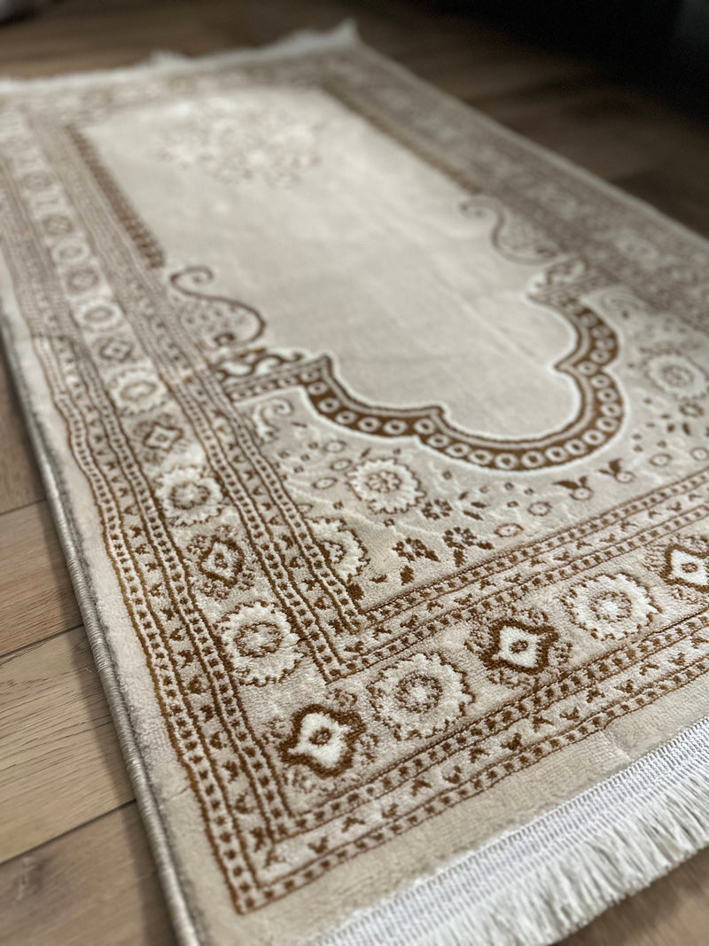 Divine Reverence: Elegant Ivory Prayer Mat